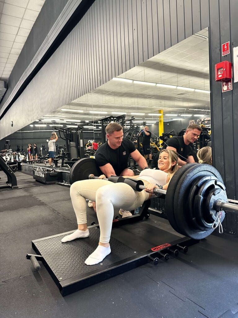 Trener personalny Wrocław – asysta przy hip thrust